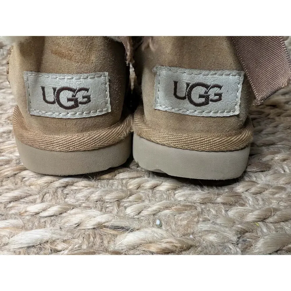 UGG Toddler Girl Boots T Mini Bailey Bow II Size 6 Tan Boots Casual Comfort